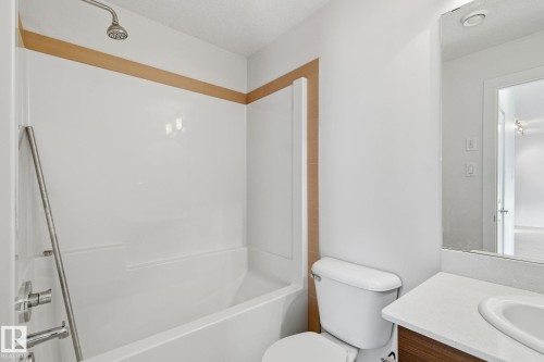 405 9517 160 Avenue, Edmonton, AB - Indoor Photo Showing Bathroom