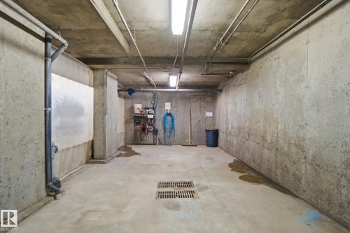 301 9603 98 Avenue, Edmonton, AB - Indoor Photo Showing Garage