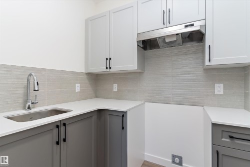 20720 43 Avenue, Edmonton, AB - Indoor Photo Showing Kitchen With Upgraded Kitchen