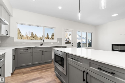 20720 43 Avenue, Edmonton, AB - Indoor Photo Showing Kitchen