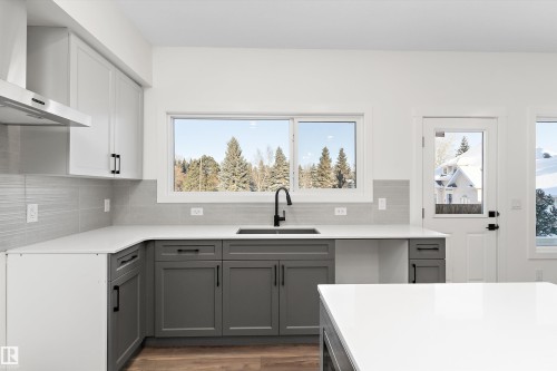 20720 43 Avenue, Edmonton, AB - Indoor Photo Showing Kitchen