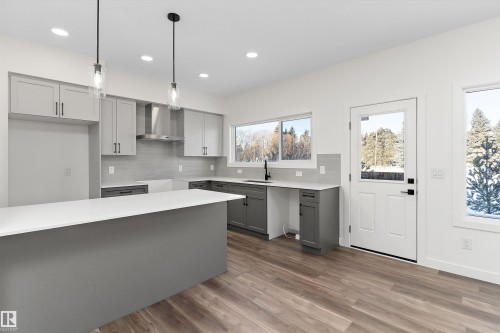 20720 43 Avenue, Edmonton, AB - Indoor Photo Showing Kitchen With Upgraded Kitchen