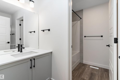 20720 43 Avenue, Edmonton, AB - Indoor Photo Showing Bathroom