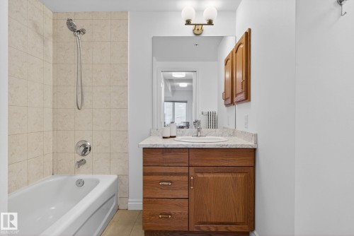 504 11111 82 Avenue Avenue, Edmonton, AB - Indoor Photo Showing Bathroom