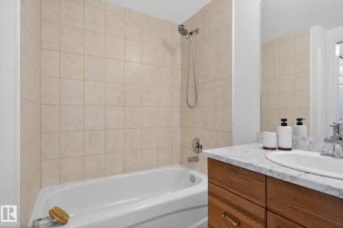 504 11111 82 Avenue Avenue, Edmonton, AB - Indoor Photo Showing Bathroom