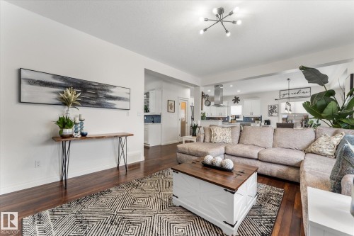 13 Heron Link, Spruce Grove, AB - Indoor Photo Showing Living Room