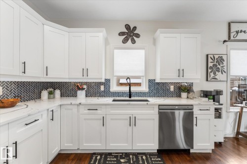 13 Heron Link, Spruce Grove, AB - Indoor Photo Showing Kitchen With Upgraded Kitchen