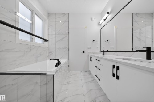 5213 104A Street, Edmonton, AB - Indoor