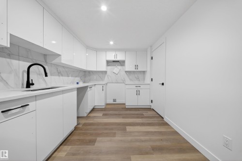 5213 104A Street, Edmonton, AB - Indoor Photo Showing Kitchen