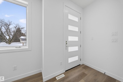5213 104A Street, Edmonton, AB - Indoor Photo Showing Other Room