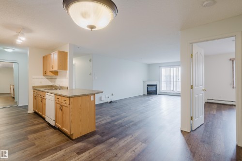 324 2903 Rabbit Hill Road, Edmonton, AB - Indoor Photo Showing Kitchen