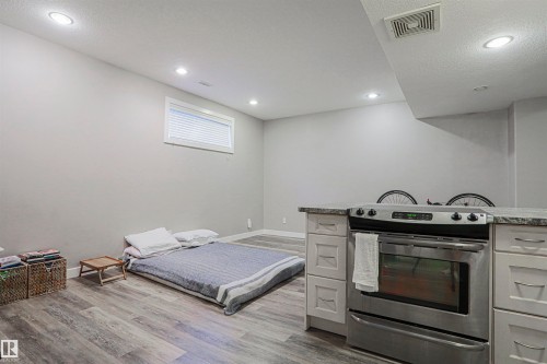 8804 100 Street, Edmonton, AB - Indoor