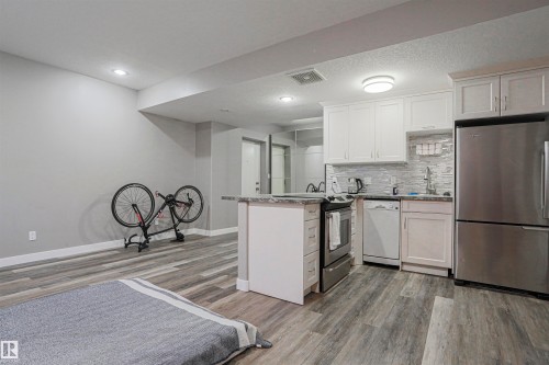 8804 100 Street, Edmonton, AB - Indoor Photo Showing Kitchen