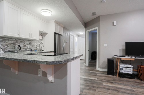8804 100 Street, Edmonton, AB - Indoor