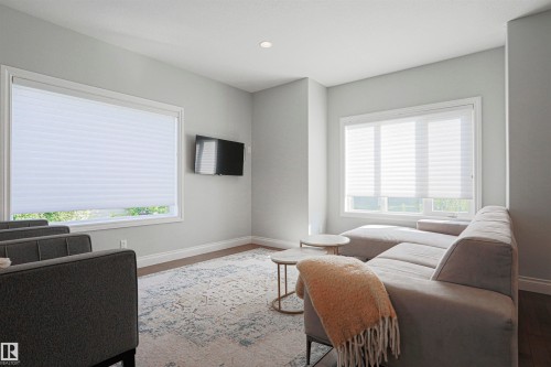 8804 100 Street, Edmonton, AB - Indoor