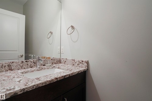 8804 100 Street, Edmonton, AB - Indoor Photo Showing Bathroom