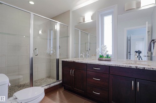 8804 100 Street, Edmonton, AB - Indoor Photo Showing Bathroom