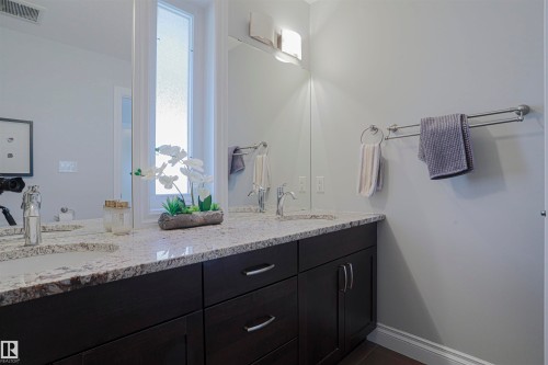 8804 100 Street, Edmonton, AB - Indoor Photo Showing Bathroom