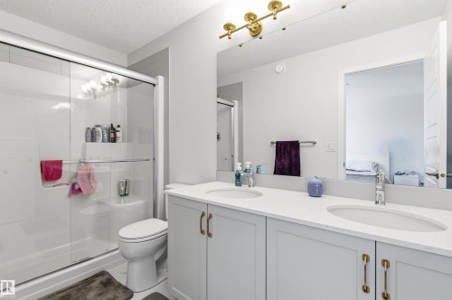 656 35 Street, Edmonton, AB - Indoor Photo Showing Bathroom