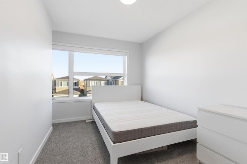 656 35 Street, Edmonton, AB - Indoor Photo Showing Bedroom