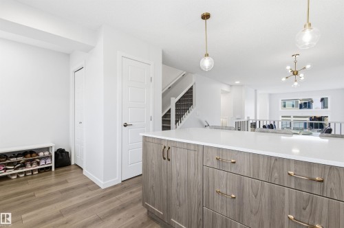 656 35 Street, Edmonton, AB - Indoor Photo Showing Kitchen