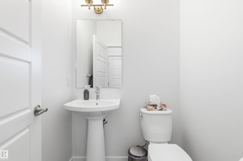 656 35 Street, Edmonton, AB - Indoor Photo Showing Bathroom