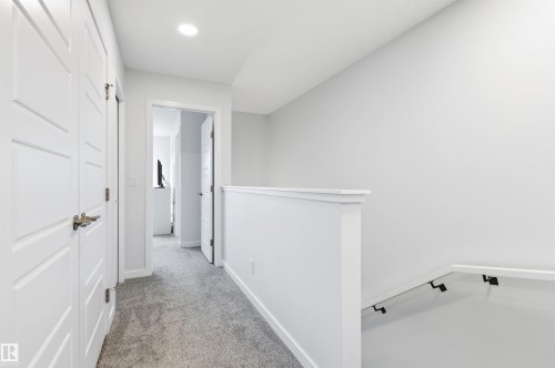 656 35 Street, Edmonton, AB - Indoor Photo Showing Other Room