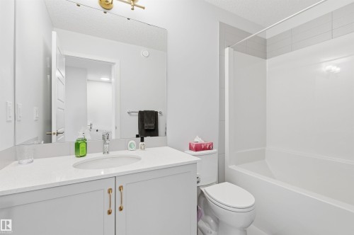 656 35 Street, Edmonton, AB - Indoor Photo Showing Bathroom