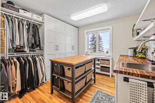 2 Discovery Avenue, Rural Sturgeon County, AB - Indoor With Storage