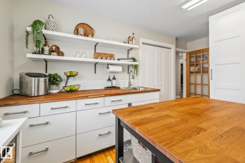 2 Discovery Avenue, Rural Sturgeon County, AB - Indoor Photo Showing Kitchen