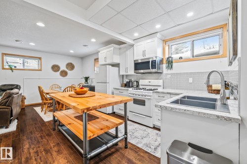 2 Discovery Avenue, Rural Sturgeon County, AB - Indoor Photo Showing Kitchen With Double Sink