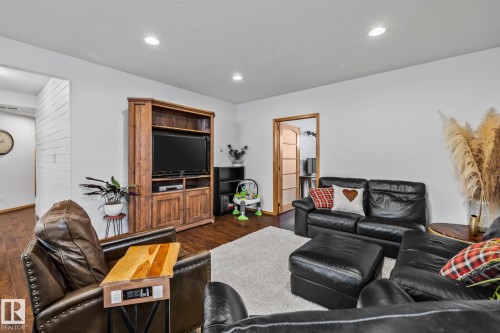 2 Discovery Avenue, Rural Sturgeon County, AB - Indoor Photo Showing Living Room