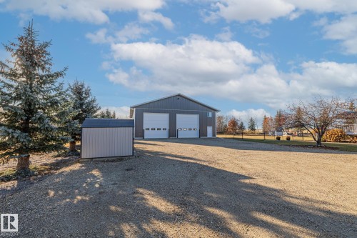 2 Discovery Avenue, Rural Sturgeon County, AB - Outdoor
