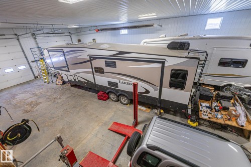 2 Discovery Avenue, Rural Sturgeon County, AB - Indoor Photo Showing Garage