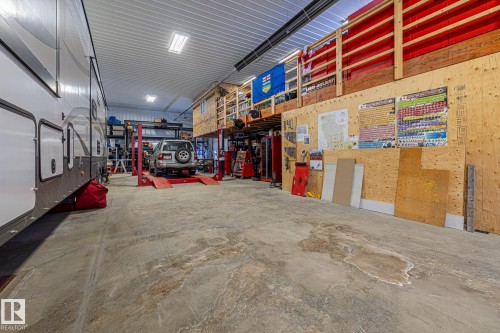 2 Discovery Avenue, Rural Sturgeon County, AB - Indoor Photo Showing Garage