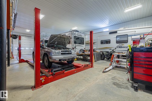 2 Discovery Avenue, Rural Sturgeon County, AB - Indoor