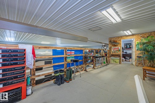 2 Discovery Avenue, Rural Sturgeon County, AB - Indoor