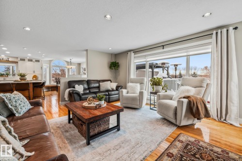 2 Discovery Avenue, Rural Sturgeon County, AB - Indoor Photo Showing Living Room