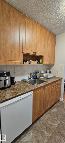 906 11307 99 Avenue, Edmonton, AB - Indoor Photo Showing Kitchen