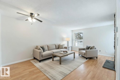 7026 Mill Woods Road S, Edmonton, AB - Indoor Photo Showing Living Room