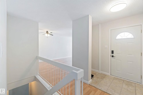 7026 Mill Woods Road S, Edmonton, AB - Indoor Photo Showing Other Room