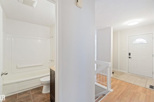 7026 Mill Woods Road S, Edmonton, AB - Indoor