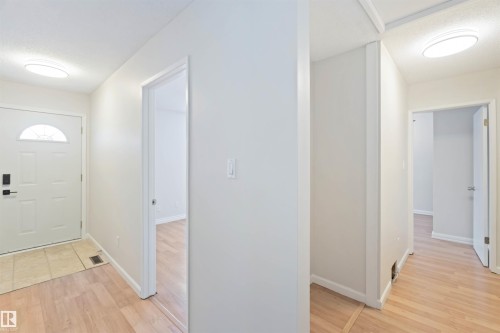 7026 Mill Woods Road S, Edmonton, AB - Indoor Photo Showing Other Room
