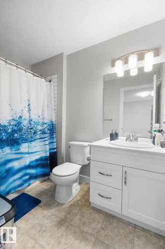 9053 Cooper Link Link, Edmonton, AB - Indoor Photo Showing Bathroom