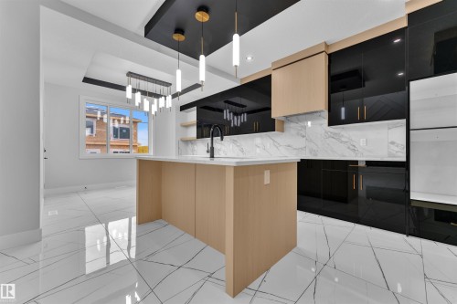 22827 80 Avenue, Edmonton, AB - Indoor Photo Showing Kitchen