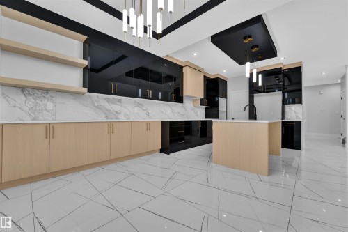 22827 80 Avenue, Edmonton, AB - Indoor Photo Showing Kitchen