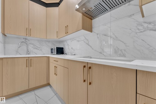 22827 80 Avenue, Edmonton, AB - Indoor Photo Showing Kitchen