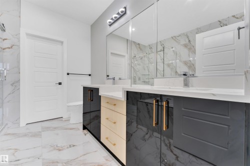 22827 80 Avenue, Edmonton, AB - Indoor Photo Showing Bathroom