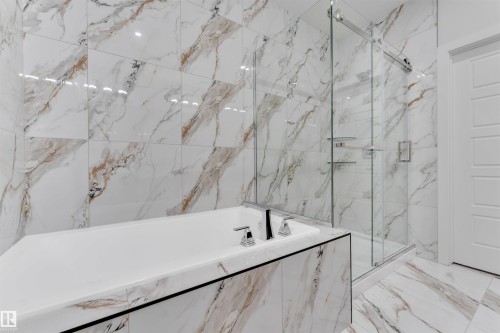 22827 80 Avenue, Edmonton, AB - Indoor Photo Showing Bathroom