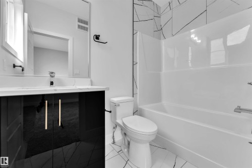 22827 80 Avenue, Edmonton, AB - Indoor Photo Showing Bathroom